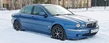 Юрієві подобається, як гарчить двигун його - мускулистого - Jaguar X-Type його