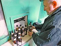 Журналісти з’ясували, що на прийомі склотари можна непогано заробити ясували