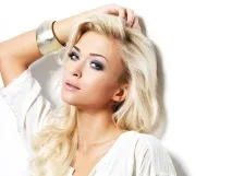 5 простих і швидких способів приховати відрослі коріння волосся швидких