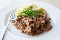Бефстроганів з яловичини рецепт з фото, класичний та інші варіанти страви рецепт