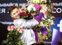 зізнався