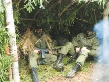 військових