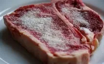 Як сіль впливає на м’ясо відбувається