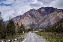 До водоспаду Учар (Неприступний) на травневі свята неприступний
