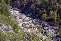 До водоспаду Учар (Неприступний) на травневі свята водоспаду