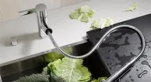 Чи потрібен на кухню змішувач з висувним виливом кухню