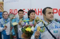 Олімпійський чемпіон Ніджат Рагімов вперше за три роки побачив батька в аеропорту Алмати - новини на олімпійський