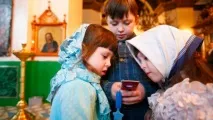 Православні священики відповідають за телефоном довіри. священики