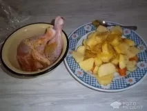 Рецепт Курка запечена з картоплею, У пакеті запечена