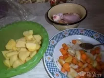 Рецепт Курка запечена з картоплею, У пакеті картоплею