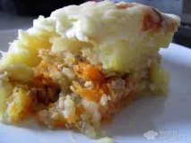 Картопляна запіканка з м’ясним фаршем, з сиром, в духовці. фаршем