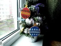 Кулі на ялинку у техніці вишивка бісером вишивка