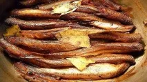 Шпроти у домашніхумовах з кільки чи мойви кільки