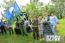 У Вільному молодята влаштували весілля у стиліВДВ, Неділя, 28 Квітня 2019 вільному