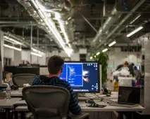 Навіщо Марк Цукерберг запускає 10 000 версій Facebook на день, Rusbase версій