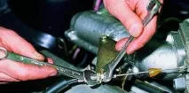 Заміна прокладок клапанної кришки та ущільнювальних кілець свічкових колодязів кілець