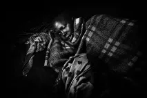 За секунду до каліцтва обряд обрізання двох дівчат-підлітків із племені Масаї (Фото) секунду