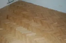 Циклювання дерев’яних підлог покритих фарбою з чудовим результатом яних
