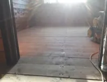 Циклювання підлогової дошки з цвяхами підлогової