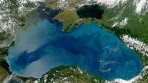 Чорне море стало бірюзовим. бірюзовим