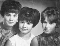 Що носили, як зачісувалися, як фарбувалися наші бабусі бабусі