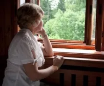 Дизайн маленької спальні людей похилого віку людей