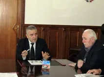 Дві голови – добре, Чернетку Амірова