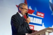Як аксельбанти на мундирі, що обіцяють партії у передвиборнихпрограмах передвиборнихпрограмах