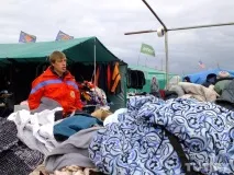 Як білоруси продають секонд-хенд Тут одягаються Бред Пітт та Анджеліна Джолі продають
