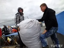 Як білоруси продають секонд-хенд Тут одягаються Бред Пітт та Анджеліна Джолі продають