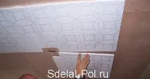 Як правильно клеїти стельову плитку інструкція та фото по поклейці, види та розмір плитки плитку