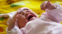 Як зрозуміти, чому плаче новонароджена дитина плаче