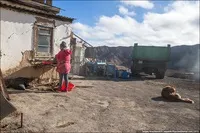 Як живе казахський мільйонер його