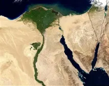 впадає