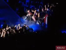 Леді Гага запропонувала владі України заарештувати її прямо на концерті гага