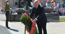 Лукашенко поклав вінок до монумента Перемоги монумента