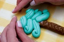 Ліплення з мастики Діда Мороза можна