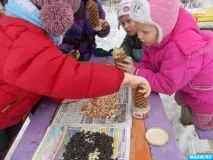 руками