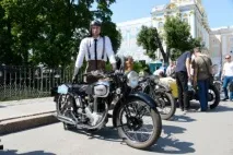 На Волхонському шосе ревли ретромотори волхонському