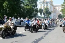 На Волхонському шосе ревли ретромотори ретромотори
