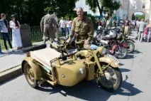 На Волхонському шосе ревли ретромотори ревли