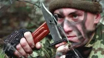 Cuțit-pistol și „stele” aruncătoare cu tăiș românesc pentru scopuri speciale