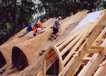 Оригінальний дах з очерету - будуємо своїми руками, монтаж покрівлі, дах своїми руками оригінальний