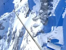 Підвісний міст Titlis Cliff Walk прогулянка над прірвою у Швейцарії підвісний