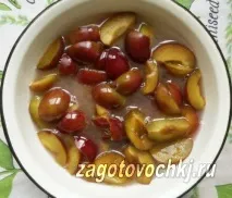 Просте сливове варення часточками на зиму. часточками