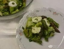Рецепт Соковитий салат із спаржі з огірками, легкий весняний салат рецепт