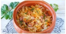 Тушкована капуста із сосисками капуста