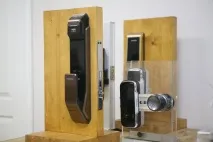 Розумні електронні замки Samsung відчиняємо двері пальцем замки