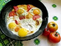 Яєчня з помідорами помідорами