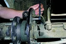 Заміна гальмівного циліндра задніх коліс автомобіля Газель автомобіля